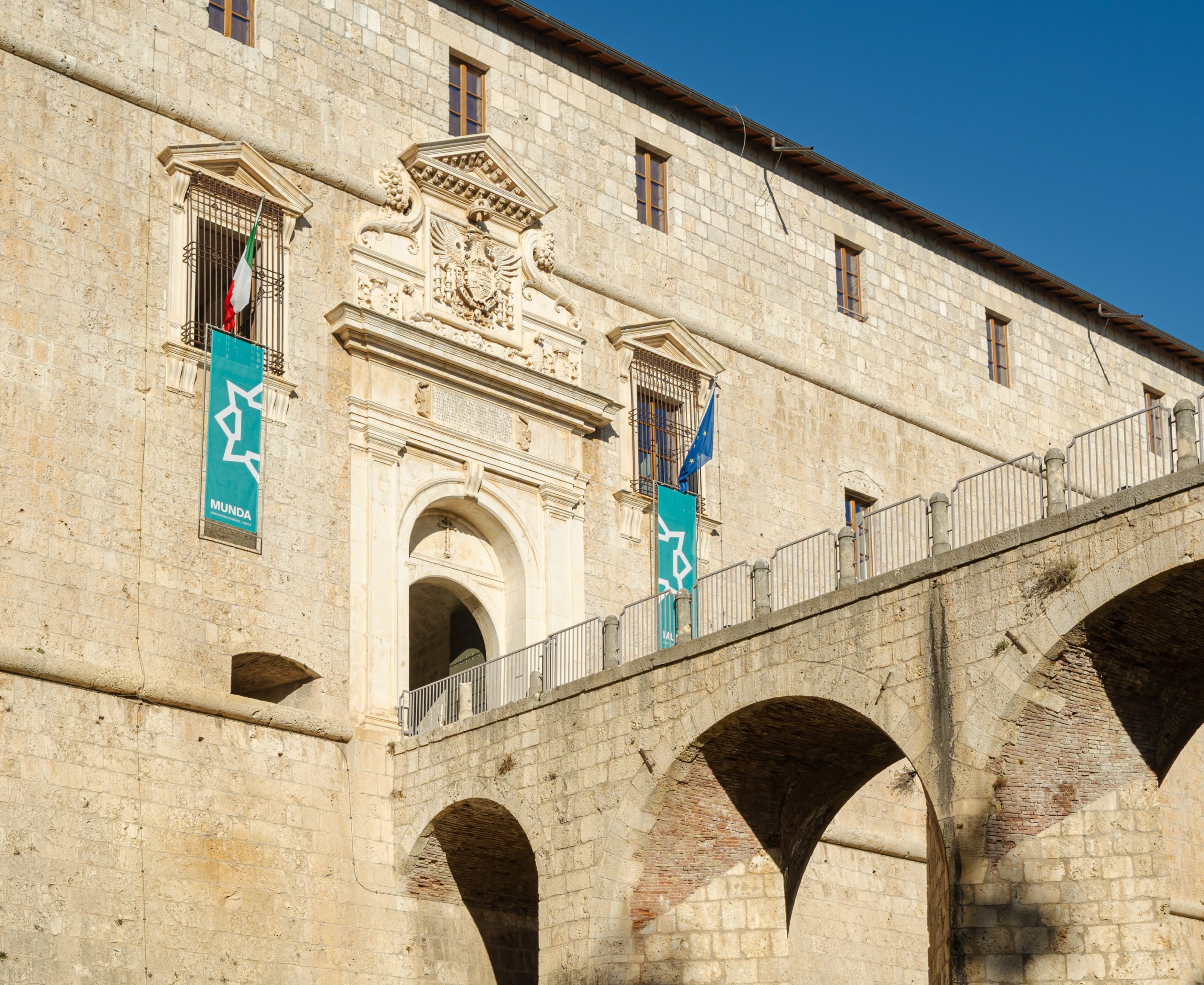 Il Gonfalone della città dell'Aquila 